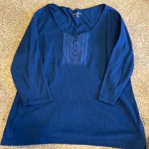 Eddie Bauer 3/4 sleeve navy blue shirt. Scoop neck